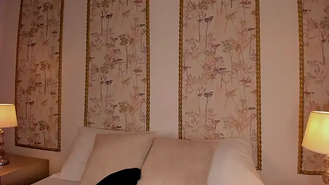 Snapshot of sara_castro24_ chatting on May 28, 2026, 8:26 pm sara castro24 online show from May 28, 2026, 8:26 pm