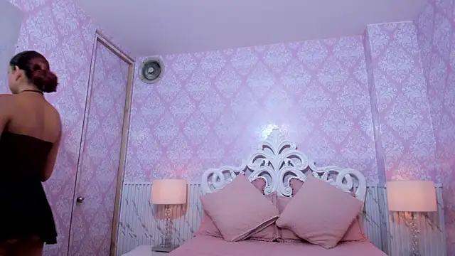Snapshot of Miabloom19_ chatting on June 5, 2026, 10:59 pm Miabloom19 online show from June 5, 2026, 10:59 pm