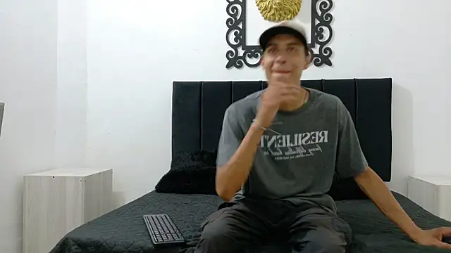 Snapshot of cameronsilverman chatting on May 25, 2026, 7:23 pm cameronsilverman online show from May 25, 2026, 7:23 pm
