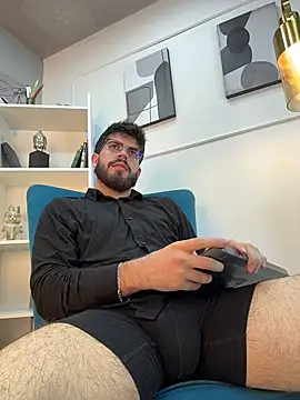 Snapshot of DomBoy_ chatting on June 13, 2026, 8:07 pm DomBoy online show from June 13, 2026, 8:07 pm