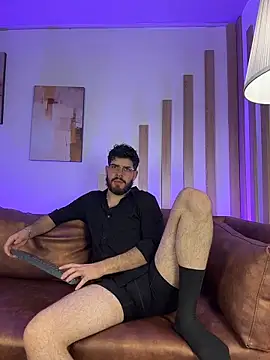 Snapshot of DomBoy_ chatting on June 10, 2026, 8:21 pm DomBoy online show from June 10, 2026, 8:21 pm