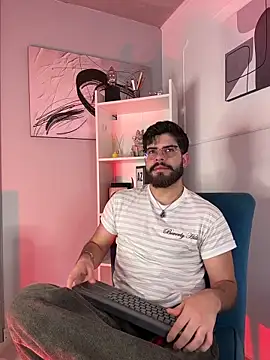 Snapshot of DomBoy_ chatting on May 25, 2026, 8:07 pm DomBoy online show from May 25, 2026, 8:07 pm