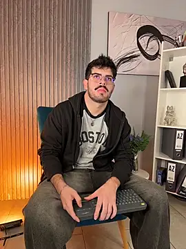 Snapshot of DomBoy_ chatting on June 17, 2026, 7:57 pm DomBoy online show from June 17, 2026, 7:57 pm