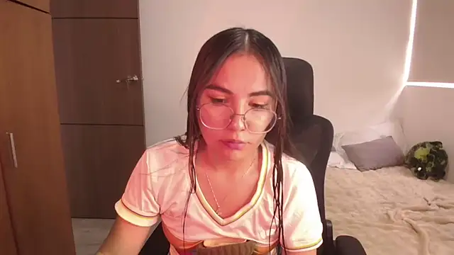 abbyyandmaxx online show from July 7, 2026, 4:21 pm