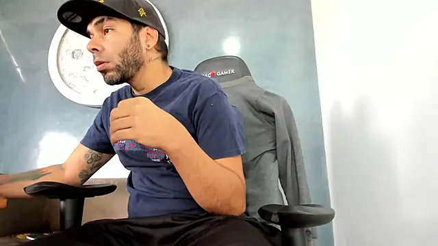 Snapshot of kevin_collins76 chatting on May 4, 2026, 1:36 pm kevin collins76 online show from May 4, 2026, 1:36 pm