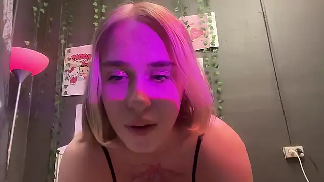 Snapshot of Miss_Amy00 chatting on July 1, 2026, 7:14 pm Miss Amy00 online show from July 1, 2026, 7:14 pm
