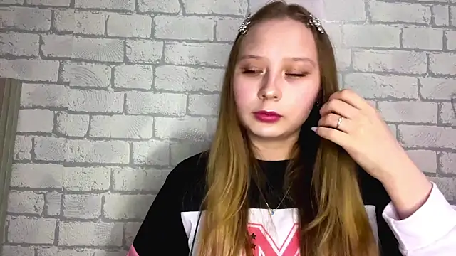 MertieVandusen online show from April 30, 2026, 4:25 pm