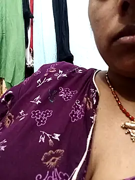 Snapshot of Simmi-00 chatting on May 3, 2026, 5:12 am Simmi-00 online show from May 3, 2026, 5:12 am