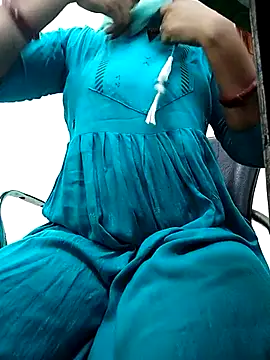 Snapshot of Simmi-00 chatting on May 9, 2026, 4:49 am Simmi-00 online show from May 9, 2026, 4:49 am