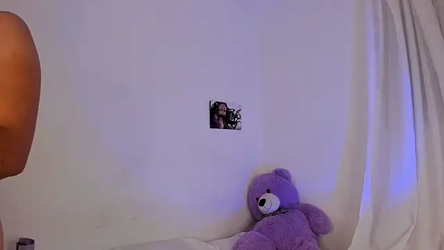 Snapshot of Violetta_cam_ chatting on May 17, 2026, 2:22 am Violetta cam online show from May 17, 2026, 2:22 am
