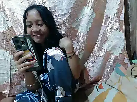 Snapshot of Yours_AsianPinayGirl18 chatting on May 13, 2026, 2:02 pm Yours AsianPinayGirl18 online show from May 13, 2026, 2:02 pm