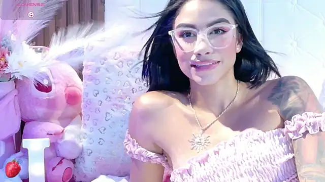 Snapshot of LunaThompsonn chatting on July 16, 2026, 10:40 pm LunaThompsonn online show from July 16, 2026, 10:40 pm
