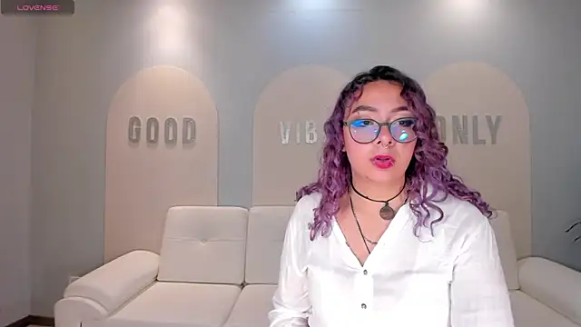 Snapshot of LoiseHarper chatting on May 3, 2026, 5:38 pm LoiseHarper online show from May 3, 2026, 5:38 pm