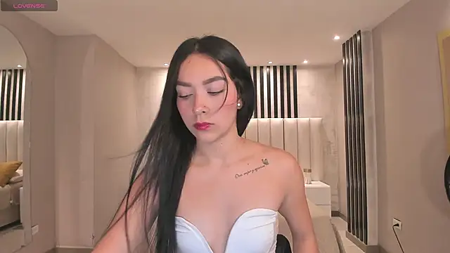 SophieKiss1 online show from May 22, 2026, 7:12 pm