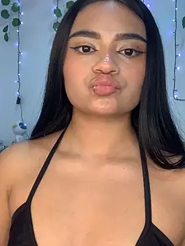 Snapshot of angiee_boo1 chatting on May 12, 2026, 9:43 pm angiee boo1 online show from May 12, 2026, 9:43 pm