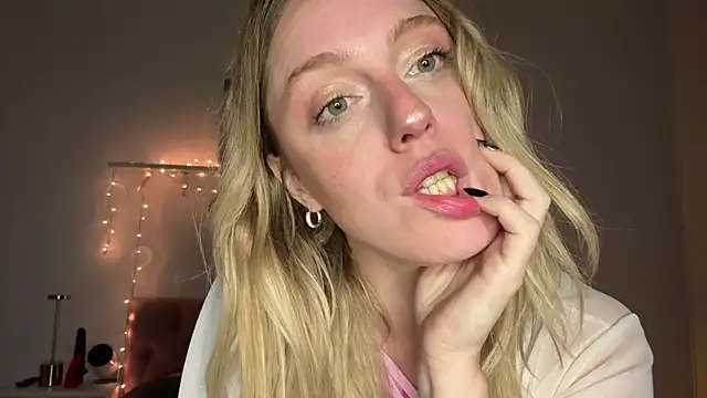 Snapshot of sweetemma_x chatting on May 28, 2026, 2:08 am sweetemma x online show from May 28, 2026, 2:08 am