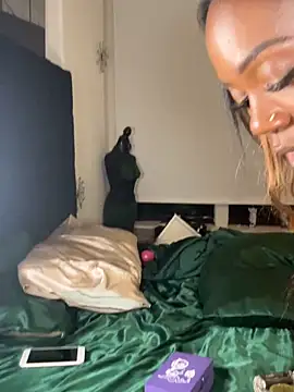 IvyLuxxxe online show from May 17, 2026, 7:30 am