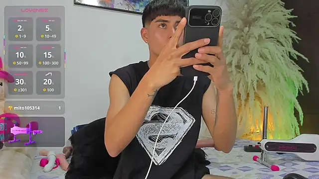 Snapshot of lukasstrong_ chatting on August 8, 2026, 1:56 am lukasstrong online show from August 8, 2026, 1:56 am