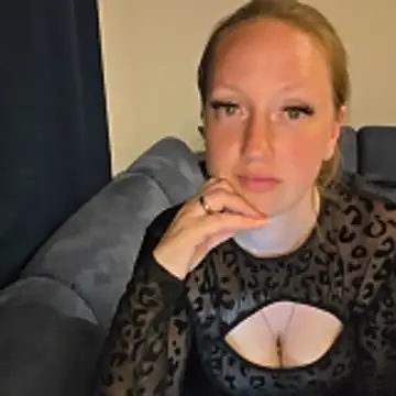Snapshot of SweetGermanAlina chatting on May 6, 2026, 10:25 pm SweetGermanAlina online show from May 6, 2026, 10:25 pm