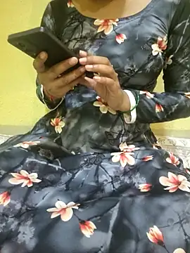 Snapshot of Seema_yadav01 chatting on May 4, 2026, 5:00 am Seema yadav01 online show from May 4, 2026, 5:00 am
