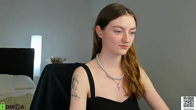 Snapshot of Valenora1 chatting on May 9, 2026, 11:24 am Valenora1 online show from May 9, 2026, 11:24 am