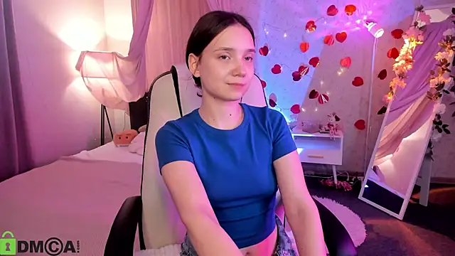 Elvienne online show from July 13, 2026, 3:06 am