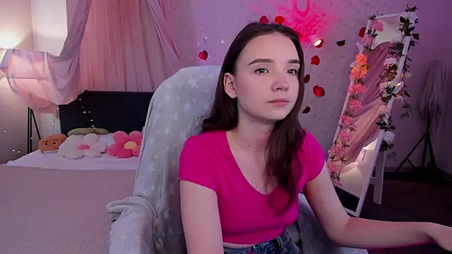 Elvienne online show from July 6, 2026, 3:02 am