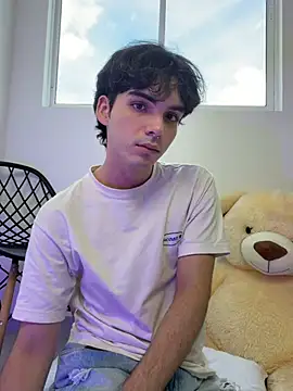 VelvetEsteven online show from April 30, 2026, 2:13 pm