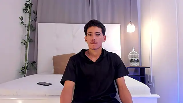 Alejo-and-Thiago online show from July 6, 2026, 12:23 pm