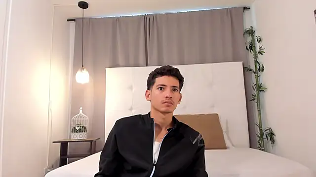 Alejo-and-Thiago online show from July 17, 2026, 12:35 pm