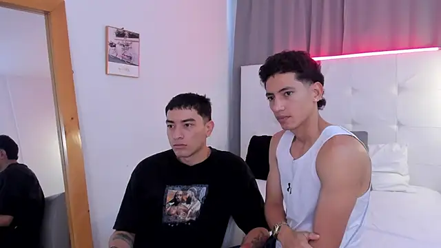 Snapshot of Alejo-and-Thiago chatting on May 8, 2026, 12:20 pm Alejo-and-Thiago online show from May 8, 2026, 12:20 pm