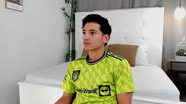 Alejo-and-Thiago online show from June 22, 2026, 12:24 pm