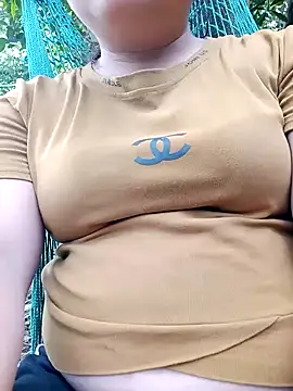 Lily Henry online show from May 6, 2026, 4:49 am