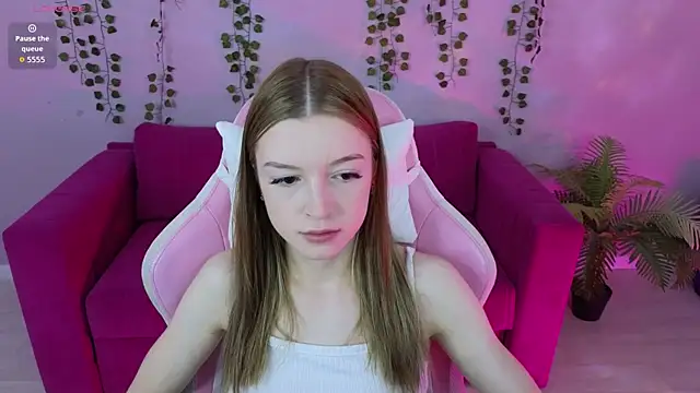 Eva Th0mpson online show from June 15, 2026, 12:55 am