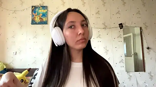 SheeringGape online show from May 19, 2026, 1:32 am