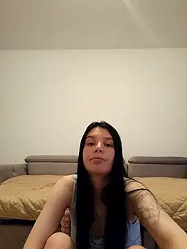EMILLYREED11 online show from May 6, 2026, 5:39 pm