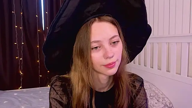 Snapshot of HarriettKitty chatting on June 20, 2026, 8:08 am HarriettKitty online show from June 20, 2026, 8:08 am