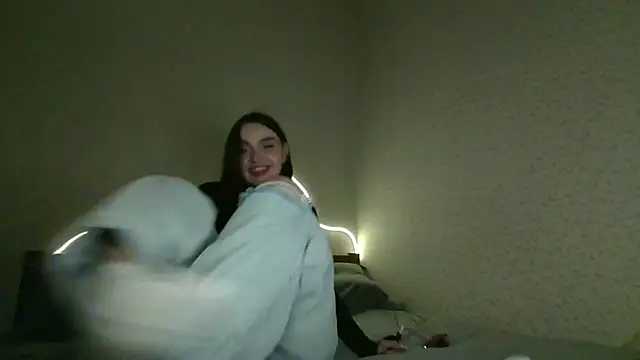Snapshot of Vyxia chatting on May 15, 2026, 10:08 pm Vyxia online show from May 15, 2026, 10:08 pm