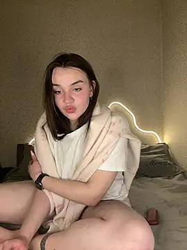 Snapshot of Vyxia chatting on May 17, 2026, 10:10 pm Vyxia online show from May 17, 2026, 10:10 pm