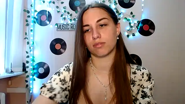 Cutie  Mia online show from May 8, 2026, 11:03 am