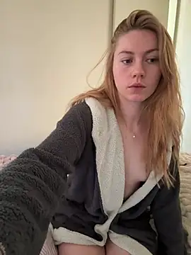 Snapshot of daisycollins chatting on August 1, 2026, 3:48 am daisycollins online show from August 1, 2026, 3:48 am
