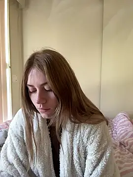 Snapshot of daisycollins chatting on July 10, 2026, 12:21 am daisycollins online show from July 10, 2026, 12:21 am