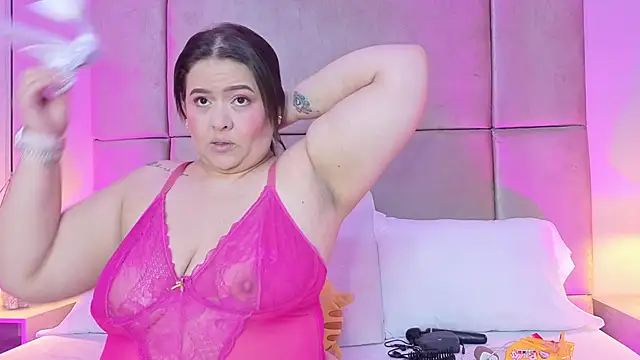 Martinna Cooper  online show from May 11, 2026, 1:01 pm