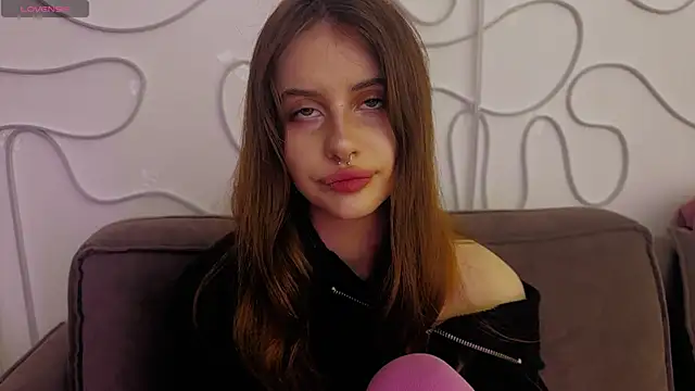 Snapshot of evvaavve chatting on July 12, 2026, 6:31 pm evvaavve online show from July 12, 2026, 6:31 pm