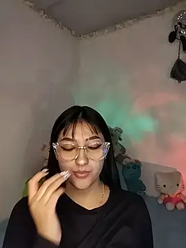 Snapshot of Kiara_Mirage chatting on May 19, 2026, 12:04 am Kiara Mirage online show from May 19, 2026, 12:04 am