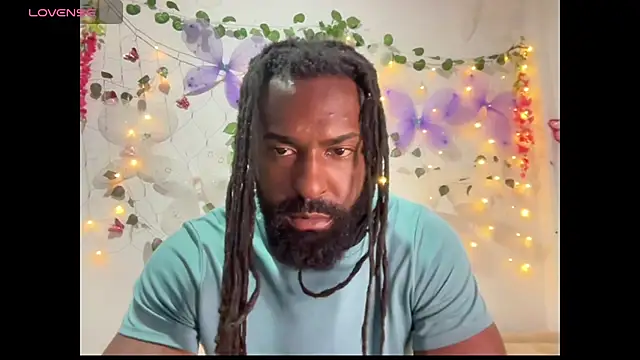GuapoLivee online show from May 2, 2026, 1:11 am
