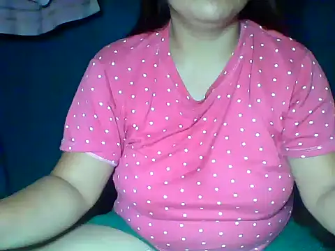 MommyKaye30 online show from June 1, 2026, 7:35 pm
