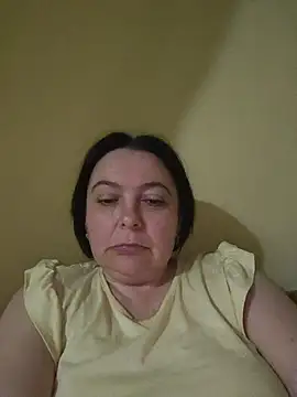 Snapshot of EmmaEmmy40 chatting on May 12, 2026, 6:03 pm EmmaEmmy40 online show from May 12, 2026, 6:03 pm