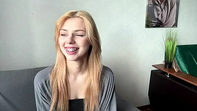 ScarlettRosy online show from May 28, 2026, 4:09 am
