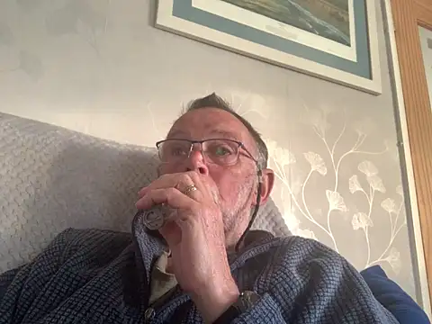 Snapshot of Moonraker64 chatting on June 6, 2026, 7:08 pm Moonraker64 online show from June 6, 2026, 7:08 pm